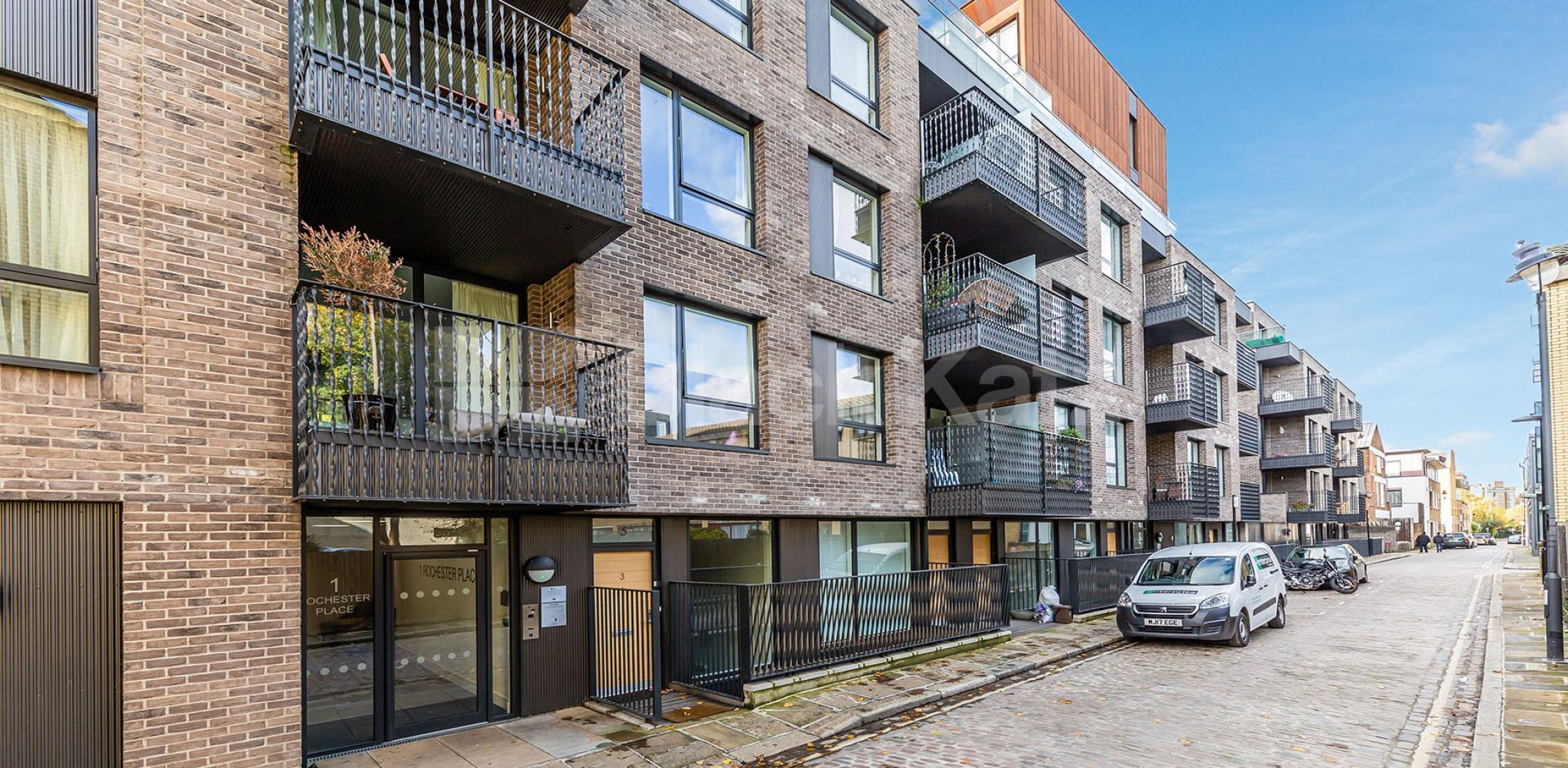 			2 BED 2 BATH + TERRACE!, 2 Bedroom, 1 bath, 1 reception Flat			 Rochester Place, CAMDEN